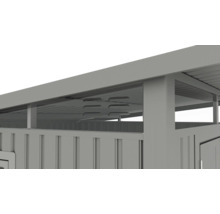 Detailansicht eines Gerätehauses mit Lüftungsgittern unter dem Dach