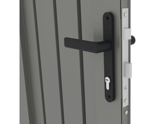 Nahaufnahme einer grauen Tür mit schwarzem Türgriff und Schloss