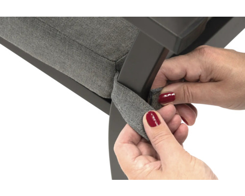 Vue détaillée d'une chaise avec une bande de fixation