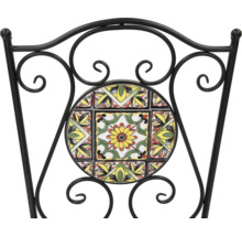 Detail einer Stuhllehne mit Fliesenornament