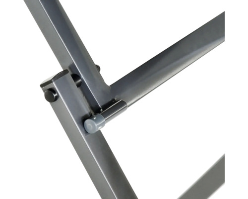 Detailaufnahme von einem Metallgestell mit Schrauben