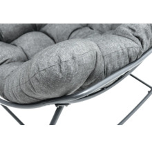 Gros plan du coussin d'assise d'un fauteuil Papasan