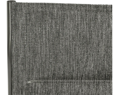 Gros plan d'un écran d'intimité en textile gris pour l'extérieur