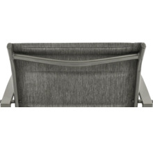 Vue détaillée d'une chaise longue de jardin avec revêtement textile et cadre métallique