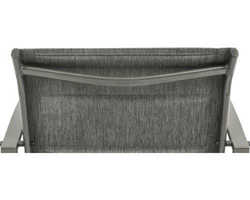 Vue détaillée d'une chaise longue de jardin avec revêtement textile et cadre métallique