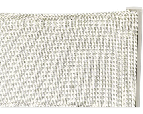 Détail du revêtement textile d'un fauteuil de jardin