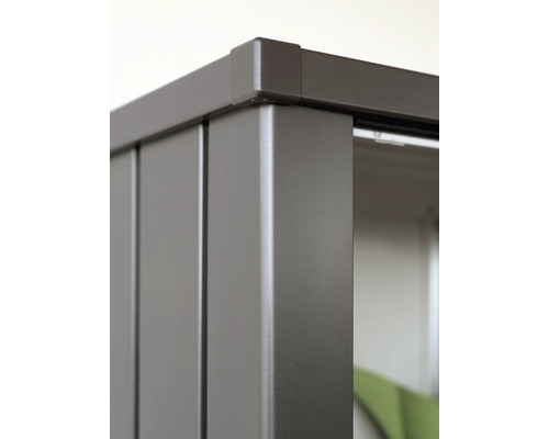 Gros plan d'une armoire de jardin en métal