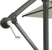 Detailansicht eines Sonnenschirms mit Kurbelmechanismus und Soluna Logo.