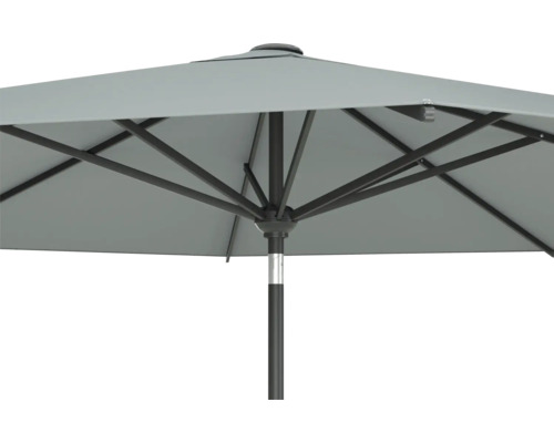 Detailansicht eines grauen Sonnenschirms mit Stahlgestell