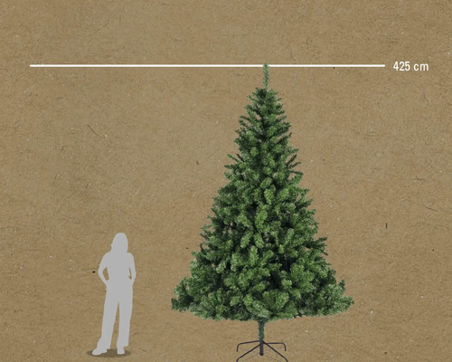 Künstlicher Weihnachtsbaum mit einer Höhe von 425 cm.