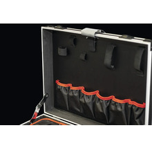 Geöffneter Werkzeugkoffer mit Fächern und Halterungen