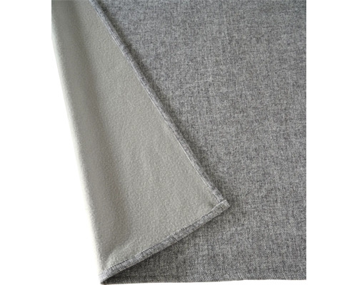 Graue Kuscheldecke mit Texturdetail