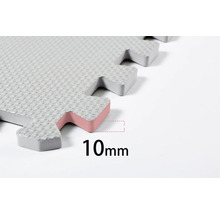 Gros plan d'un tapis de jeu puzzle d'une épaisseur de 10 mm.