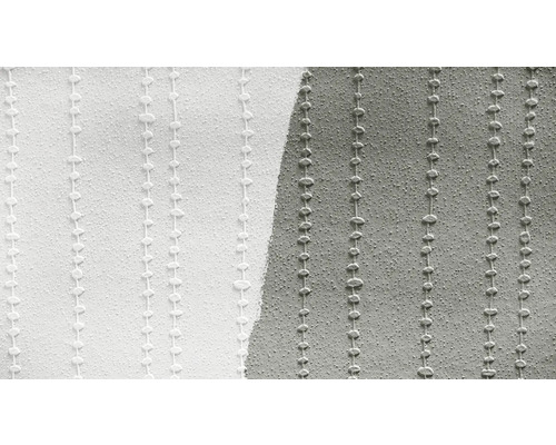 Nahaufnahme einer strukturierten Tapete mit geprägten Streifen