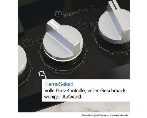Nahaufnahme eines Kochfeldes mit FlameSelect Funktion und Drehknöpfen zur präzisen Gassteuerung.