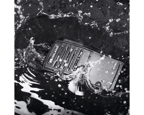Midland G15 Pro Funkgerät im Wasser