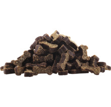 Pile de biscuits pour chiens en forme d'os