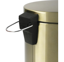 Vue détaillée d'une poubelle à pédale avec mécanisme à pédale