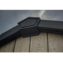 Detailansicht einer Gartenhaus Ecke mit Keter Logo.