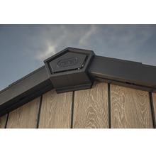 Detailansicht eines Gartenhauses mit Keter Logo.