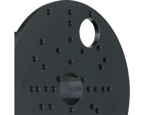 Schwarze Metallscheibe mit Schraublöchern und Öffnungen