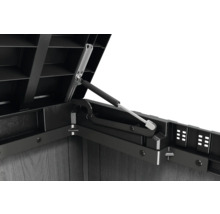 Detailansicht eines geöffneten Gartenbox-Deckels mit Gasdruckfeder