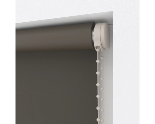 Rollo am Fenster mit Kettenzug