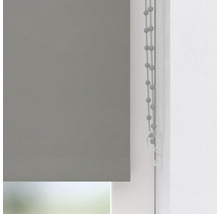 Graue Jalousie mit Kugelkette am Fenster