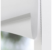Weisses Fensterrollo mit Kettenzug zur Lichtsteuerung