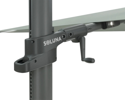 Logo Soluna sur le mécanisme à manivelle d'un parasol