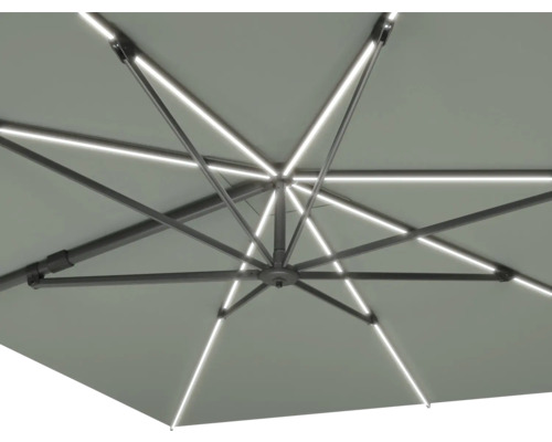 Vue détaillée d'un parasol avec éclairage