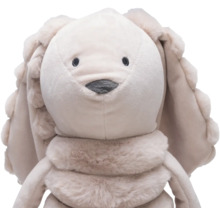 Lapin en peluche comme jouet câlin