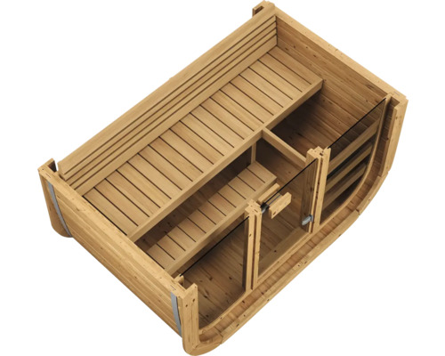 Innenansicht einer Fasssauna aus Holz mit zwei Sitzebenen und einer Glastür.