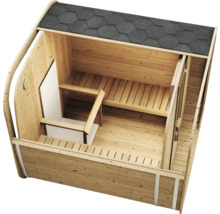 Innenansicht einer Fasssauna aus Holz mit Holzbänken, Ofenschutzgitter und Dachschindeln.