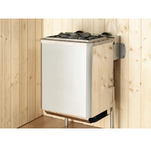 Poêle de sauna mural avec pierres, façade en acier inoxydable et paroi latérale en bois dans un sauna lumineux.