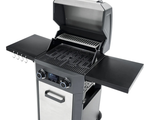 Gasgrill mit zwei Seitenablagen und offener Haube