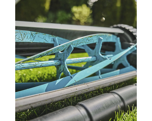 Détail du rouleau de coupe d'une tondeuse à gazon hélicoïdale