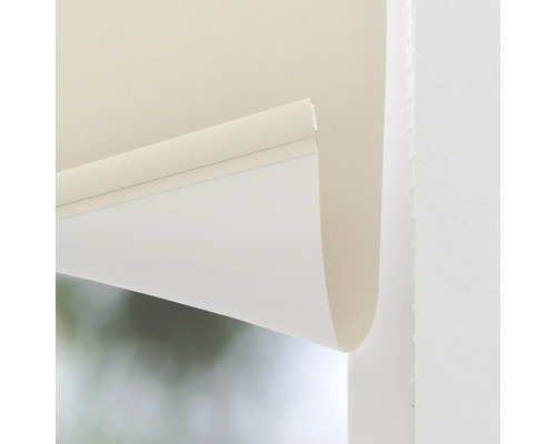 Vue détaillée d'un store enrouleur pour la décoration de fenêtre