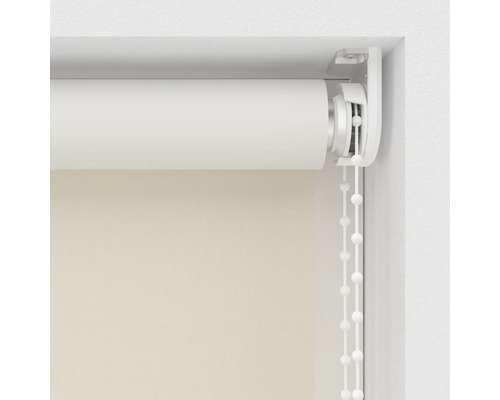 Store enrouleur avec chaînette dans un cadre de fenêtre