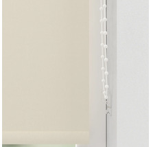 Store beige à enrouleur latéral sur fenêtre avec commande