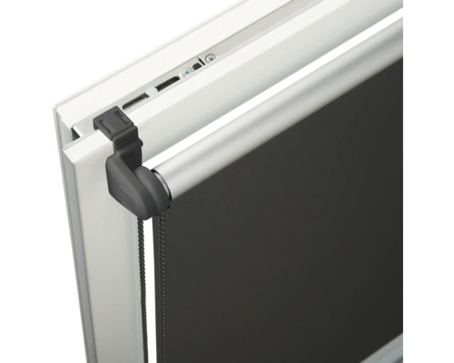 Detailansicht eines Rollos mit Kettenzug