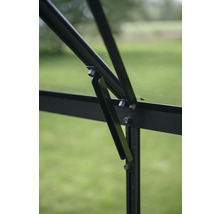 Vue détaillée d'une fenêtre de serre avec un cadre noir