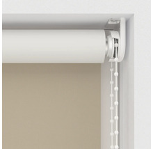 Rollo mit Kettenzug im Fensterrahmen