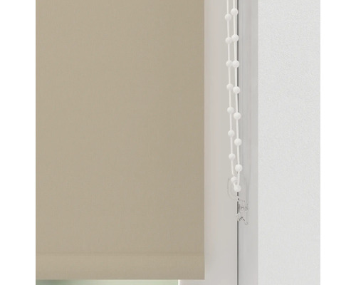Beige Rollos mit Kettenzug zur Fensterdekoration