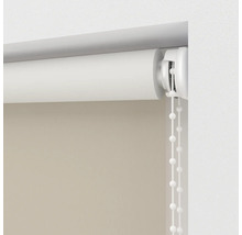 Detailansicht einer Rollos mit Kettenzug am Fenster