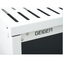 Detailansicht eines Serverschranks mit der Aufschrift Geiger.