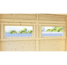 Mur en bois avec deux fenêtres