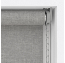Graues Rollo mit Kettenzug im Fensterrahmen