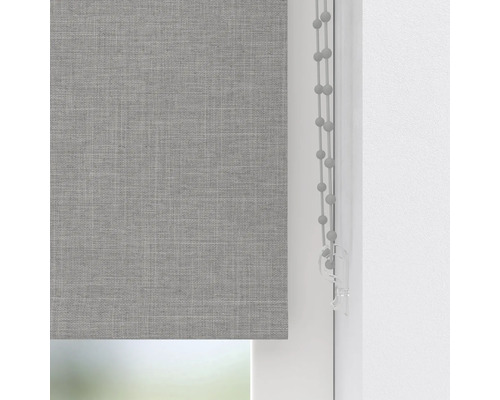 Graues Rollo am Fenster mit Zugschnur