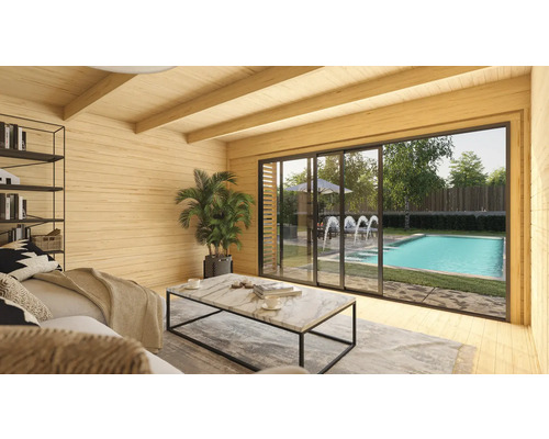 Intérieur de maison en bois avec salon, étagères et vue sur la piscine dans le jardin